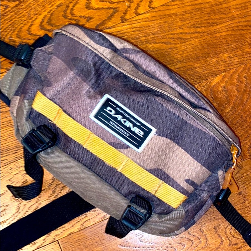 Dakine Hip Hydration Pack